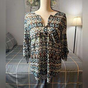 ♥️Eden & Olivia Printed V-Neck Blouse with Adjustable Sleeves Size L